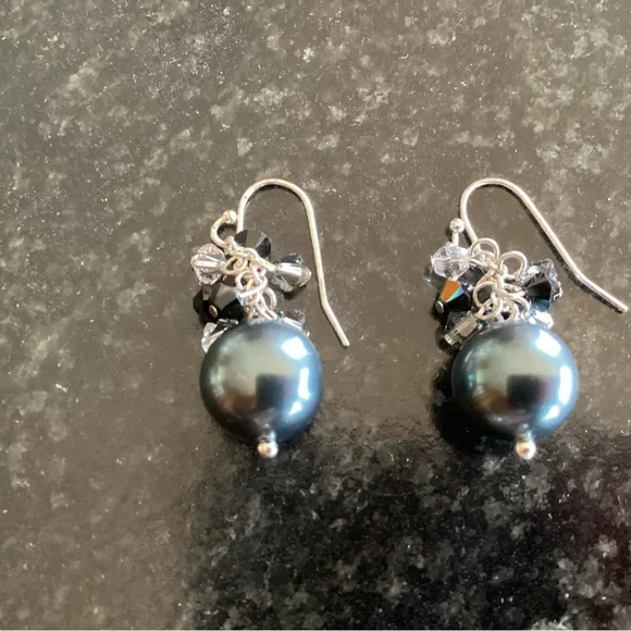 Set of two NEW, never worn pairs beautiful earrings made with Swarovski crystals - Picture 4 of 6